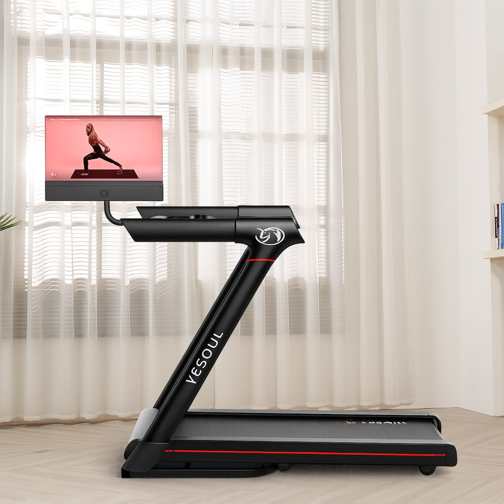 Yesoul T3 Plus con display 21,5'' in un soggiorno moderno, schermo ruotato per esercizi di stretching.